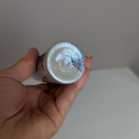 Wet n Wild Alice in Wonderland Glitter Body Spray – Cheshire Cat – Limited Editi - Picture 5 of 8